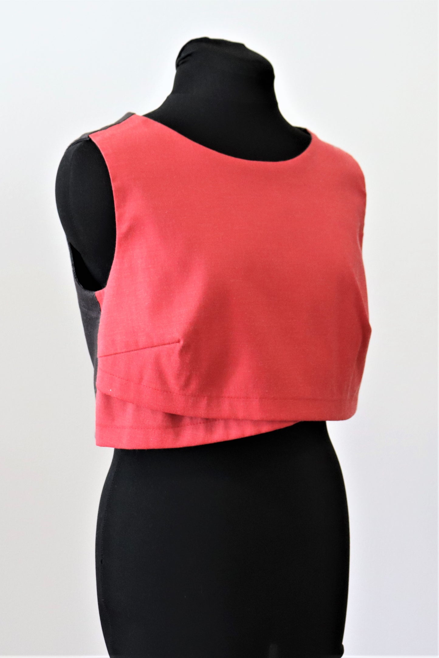 Women's Sleeveless Crop Top Round Neckline Pink